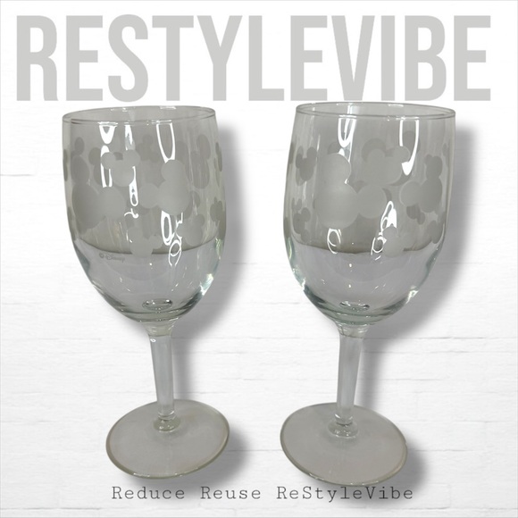 DISNEY Set of 2 Wine Glasses MICKEY MOUSE logo RARE Goblet Drinking Stem  Etched